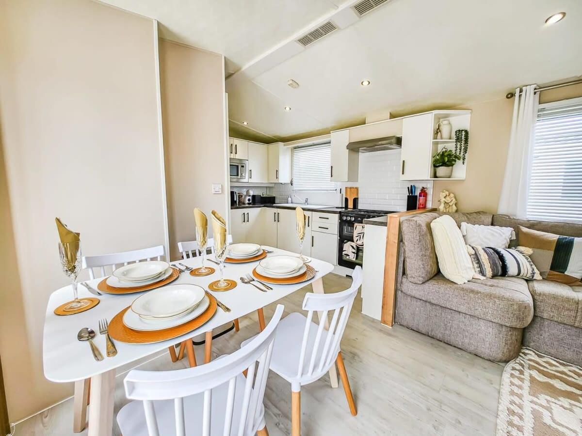 Escape To Paradise At Pevensey Bay Holiday Park 13 Woodland Walk Villa Eksteriør billede